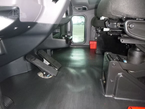 Camión Tractor Diésel de 10 Ruedas 6x4 para Trabajo Pesado, Ideal para Transporte de Carga y Gestión Logística - Product Image 4