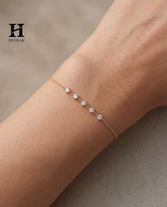Pulsera Delicada Personalizada de Oro Amarillo de 14k/18k con Diamantes Cultivados en Laboratorio con Corte Redondo VVS para Mujer - Product Image 1
