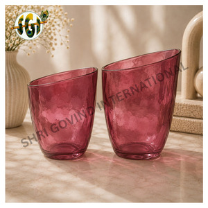Vase en verre moderne rose au design irrégulier, finition émaillée, pot de fleurs de bureau pour usage intérieur - Product Image 1