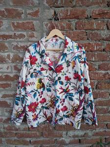 ชุดนอนผู้หญิงผ้าฝ้ายแท้พิมพ์ลายอินเดียนซัมเมอร์ คอวี ปิดด้วยเชือกผูก ลายดอกไม้สีดำ แขนยาวเต็มตัว - Product Image 4