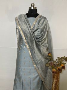 Nuevas llegadas: Conjunto de traje de seda mercerizada Banarasi con elegante dupatta de tela a rayas, pantalón de seda de algodón suave, ropa étnica para fiestas, de secado rápido. - Product Image 2