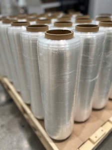 Rouleaux de film PE souple coulé pré-étiré avec revêtement supplémentaire pour un emballage serré Charges de palettes stables Finition d'emballage professionnelle - Product Image 6