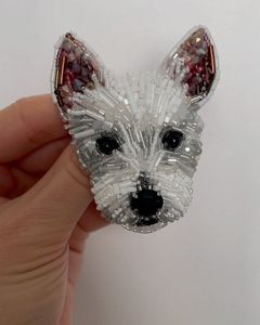 Broche Artesanal Bordado con Cuentas Brillantes y Lentejuelas, Broche Decorativo Floral con Cuentas, Pieza de Arte Hecha a Mano, Lujosa - Product Image 3