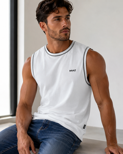 Débardeur sans manches noir pour homme MIAZ, col rond, en mélange polyester/coton, décontracté, respirant, tricoté, logo frontal, séchage rapide - Product Image 2