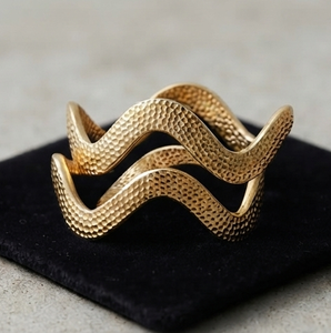 Metal <b>Accessories</b> Unique Style Gold Wavy Metal Napkin Ring Table Decoration Elegant Wedding Banquet <b>Birthday</b> Party Napkin Ring - Product Image 5
