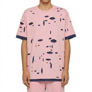 Camiseta de algodón oversize para hombre con logo frontal personalizado, diseño desgastado y recortado, estilo streetwear, transpirable y ecológica. - Product Image 1