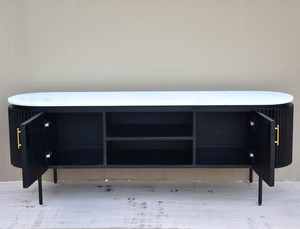 Moderno y Lujoso Mueble de TV Nórdico Ovalado de Madera, Centro de Entretenimiento con Elegante Consola Multimedia Negra Acanalada, Puerta con Ranuras y Superficie de Mármol - Product Image 4