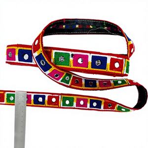 Nuestro encaje Navratri Gamthi presenta bordados vibrantes multicolor con un diseño tradicional gujarati. - Product Image 1