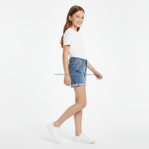 Shorts en jean pour filles à marque privée, logo personnalisé, taille haute, délavage moyen, ourlet roulé, vente en gros par le fabricant - Product Image 2