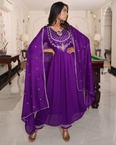 Ensemble Kurti pour femme très demandé, couleur violette, manches 3/4, en soie douce, entièrement cousu, pour occasions régulières et festives - Product Image 5