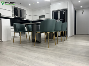 Suelo Vinílico SPC VFLOOR de Venta Superior Directo de Fábrica, con Relieve EIR, Moderno, Impermeable, Resistente al Desgaste, Sistema de Click, para Hoteles y Villas - Product Image 2