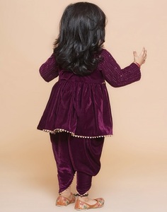 Ensemble dhoti en velours brodé à manches longues - Bourgogne - Product Image 3