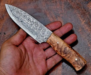 Couteau de chasse Skinner à lame fixe en acier Damas fait main, pointe droite, manche ergonomique en bois d'olivier, personnalisable OEM ODM pour le camping - Product Image 5
