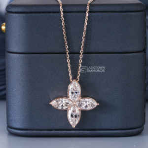 Pendentif de luxe en or rose 14 carats avec moissanite pour femme, orné de quatre pierres taille marquise, pesant un total de 3,67 carats (WT) - Product Image 6