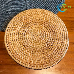 Tendance du moment : Assiettes de présentation et sets de table en rotin tressé, Art mural et décoration de table - Product Image 6
