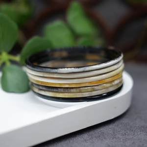Brazalete de cuerno de búfalo natural auténtico, lacado, de color natural, brazalete de cuerno, regalo para mujer de Perfect Enterprises - Product Image 5