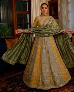 Lehenga Choli de Seda con Lentejuelas Amarillas y Bordados Étnicos Indios para Bodas, Traje Elegante para Mujer, Largo hasta el Suelo - Product Image 1
