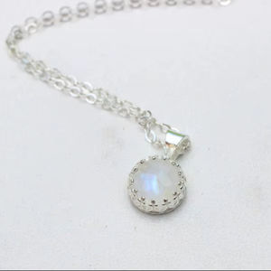 Collar de Plata de Ley con Piedra Lunar Arcoíris, Gema Natural, Joyería Minimalista para Mujer, Hecho a Mano, Proveedor Mayorista - Product Image 1