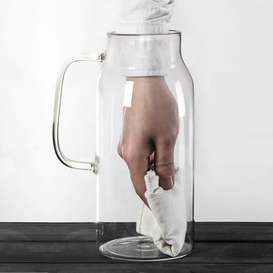 Jarra de Agua Moderna de Vidrio con Asa de 1.8L para Jugo, Limonada, Leche, Bebidas Frías, Almacenamiento en Refrigerador y Servicio en Mesa de Comedor - Product Image 4