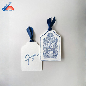 Étiquette suspendue à finition texturée |   Étiquette en carton premium pour produits haut de gamme - Product Image 3