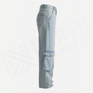 Pantalon cargo en jean bleu clair taille haute pour homme, coupe ample, style utilitaire, en coton délavé, collection printemps - Product Image 4