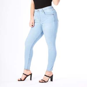 กางเกงยีนส์คาปรีสีฟ้าอ่อนเอวกลางสำหรับผู้หญิง กางเกงยีนส์ลำลองฤดูร้อนแบบยืดได้ ระบายอากาศได้ดี ลุคคลาสสิค ซักง่าย สไตล์เซ็กซี่ สตรีทแวร์ - Product Image 5