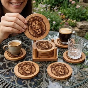 Juego de Posavasos Cuadrados Rústicos de Madera con Diseño de León, Alfombrillas y Bases Clásicas Hechas a Mano, 10 cm de Diámetro, Arte con Cuentas de Uttar Pradesh - Product Image 5