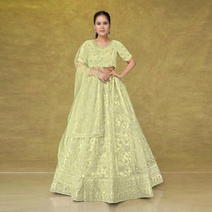 Ensemble Lehenga Choli en tulle avec broderie détaillée sur toute la surface, silhouette élégante et longueur au sol |   Vêtements de cérémonie haut de gamme pour femmes : mariage, remise de diplôme, bal de promo - Product Image 4