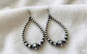 Boucles d'oreilles pendantes en alliage léger et hypoallergénique, perles grises Navajo en forme de goutte d'eau, style bohème vintage occidental pour femme - Product Image 2