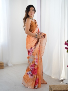 Hermoso sari Kutchi de chinnon pesado con estampado de espejos para mujer, disponible al mejor precio, para bodas y uso casual. - Product Image 3