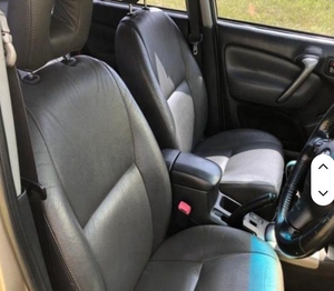 รถยนต์ RAV4 ปี 2005 สภาพดี ใช้งานน้อย ประสิทธิภาพสูง เกียร์ธรรมดา ขับเคลื่อนสี่ล้อ พวงมาลัยขวา เบาะหนัง ระบบควบคุมความเร็วอัตโนมัติ ล้อแม็ก R17 พร้อมซันรูฟ ภายในสีอ่อน ระบบปรับอากาศ 8 จุด - Product Image 3