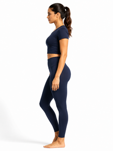 Ensemble de yoga noir 2 pièces : Crop top dos nageur à col ras du cou et Legging taille haute longueur intégrale, avec surpiqûres contrastées, en Spandex/Nylon sans couture - Product Image 3