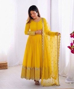 Ensemble Anarkali de créateur en Georgette brodé de sequins avec Dupatta 84861 Jaune Longueur ras du sol Coupe ample Séchage rapide pour Diwali - Product Image 3