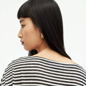 เสื้อยืดผู้หญิงผ้าฝ้ายยืดหยุ่น 100% ทรงหลวม ดีไซน์ใหม่ล่าสุด สีพื้น ใส่สบาย ระบายอากาศ แห้งเร็ว รับผลิตตามแบบ - Product Image 5