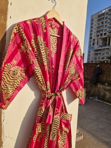 Bata Kimono Rosa con Estampado Floral de Algodón, Cuello en V, Cierre con Cordón, Transpirable, para Mujer, Estilo Boho, para Playa, Spa, Resort, Venta al por Mayor - Product Image 5
