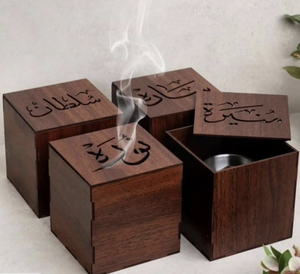 Brûleur à Bakhoor en bois avec gravure arabe et insert métallique – Support décoratif traditionnel pour encens et parfum d'ambiance - Product Image 6