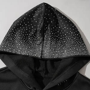 เสื้อฮู้ดดี้ผู้ชายผ้าฝ้ายฟลีซ 100% ตกแต่งด้วยคริสตัล สไตล์สตรีทแฟชั่น สำหรับใส่กลางแจ้งในฤดูหนาว ระบายอากาศได้ดี เป็นมิตรต่อสิ่งแวดล้อม - Product Image 3