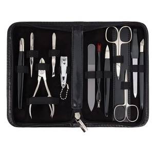 Kit de manucure en acier inoxydable avec coupe-ongles 5 en 1, ensemble portable dans un sac noir, style classique pour adulte - Product Image 1