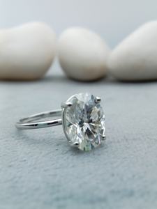 แหวนแต่งงานทรงรีทันสมัยจาก D'VINS JEWELS ประดับเพชรทรงบริลเลียนต์สี D ขาว โรสโกลด์ พร้อมใบรับรอง - Product Image 3