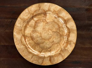 Assiette de présentation de luxe en nacre naturelle, ronde, en coquille de Capiz blanche, décorative, avec bord doré, pour événements et fêtes, vente en gros - Product Image 2