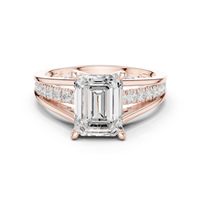 Élégante bague en or blanc 9 carats avec diamant taille émeraude et détails latéraux pavés séduisants