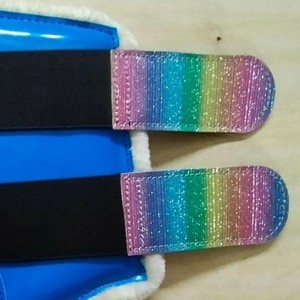 Botas de equitación de cuero sintético PU azul real premium con forro de lana suave, protección de tendones y correas de velcro con brillo iridiscente. - Product Image 2