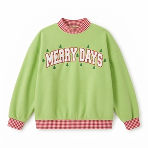 Sudadera verde de cuello alto para mujer con ribete de guinga roja y letras bordadas 'Merry Days' - Product Image 1