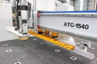 Máquina CNC de tallado de madera de 8 mm de alta resistencia con cama arenada 1540, ajuste automático de herramientas, router CNC para carpintería, longitud de soporte personalizada
