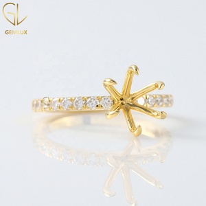 Anillo de Oro de 14k con Montura Semicompleta, Diamante Moissanita de Corte Redondo con Anillo de Acento - Product Image 3