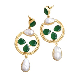 Pendientes de Perlas Refinadas con Piedras Preciosas Auténticas, Chapados en Rodio y Joyería de Calidad Artesanal - Product Image 1