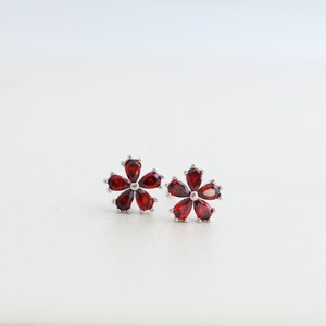 ต่างหูเพชรจำลองรูปดอกไม้ ทองคำแท้ 14K ดีไซน์สวยหรู เหมาะสำหรับงานหมั้น งานแต่งงาน งานเลี้ยง ของขวัญสำหรับผู้หญิง - Product Image 2