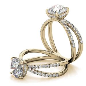 Anillo de compromiso de lujo con diamante redondo brillante de laboratorio y halo oculto de tallo dividido para mujeres y niñas - Product Image 2