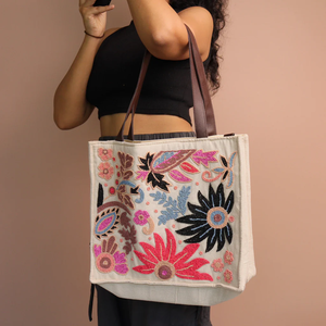 Sacs à main élégants pour femmes, ornés de perles et de motifs multicolores vives, conçus pour un port stylé par Whimsy Art Craft. - Product Image 5