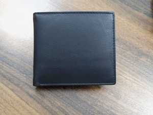 Cartera Clásica de Cuero Negro para Hombre, Tarjetero Compacto para Uso Diario - Product Image 3